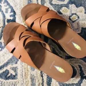 Volatile leather women’s 9 slip on sandals